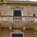 Il piano superiore invece, riproponendo lo schema tripartito di quello inferiore, presenta delle lesene che scandiscono i tre spazi occupati dai finestroni. Al centro quattro mensoloni sorreggono un ampio balcone in pietra, abbellito da un elegante balaustra e una coppia di vasi floreali. Chiude la facciata un cornicione marcapiano che corre lungo tutto il perimetro dello stabile
